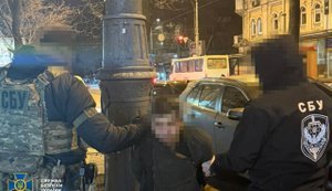 Матрос морської охорони Держприкордонслужби корегував удари РФ по Одесі. Його затримали, - СБУ. ФОТО