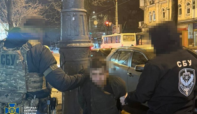 Матрос морської охорони Держприкордонслужби корегував удари РФ по Одесі. Його затримали, - СБУ. ФОТО