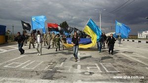 "Русские оккупанты, уже сегодня пакуйте чемоданы": активисты блокады Крыма подошли к российскому КПП на Чонгаре. ФОТОрепортаж