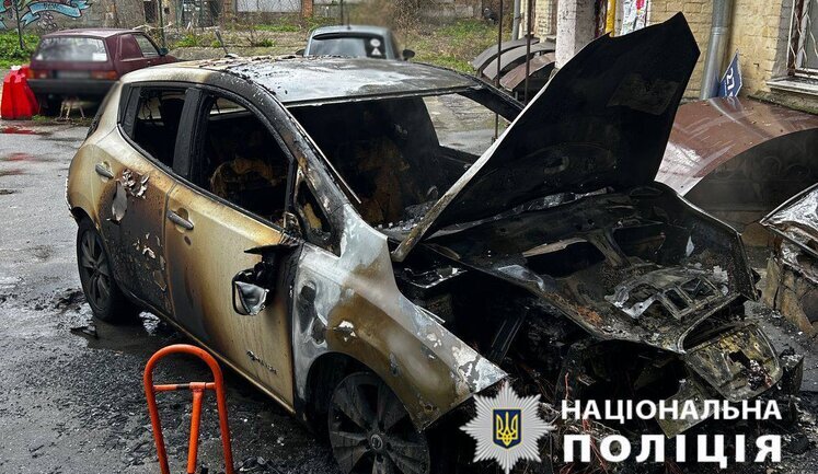 Perpetrator who set fire to car near Olimpiiska metro station in Kyiv detained - National Police. PHOTO