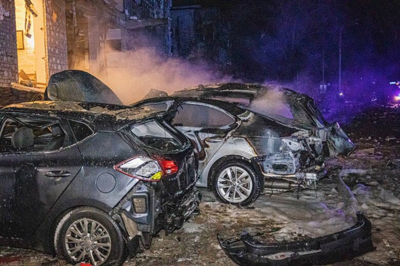 Number of victims in Kharkiv increased to 12, hotel was damaged. Enemy dropped aerial bombs on village in Kharkiv region, woman was killed 04