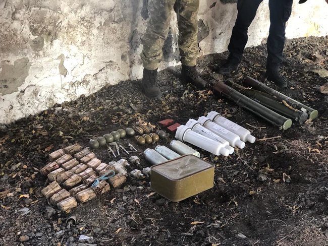 Выявлен схрон с гранатометами и взрывчаткой на Донетчине 01