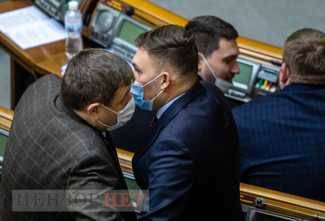 Розповідь Медведчука, обійми від Балоги, нарада у Верещук, дискусія Гетманцева і привітання Разумкова Халимону, - день роботи ВР 1 грудня 20