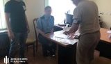 ДБР повідомило про підозру трьом співробітникам митного поста "Бориспіль": через їхню недбалість державі завдано близько 7,6 млн грн збитків. ФОТО