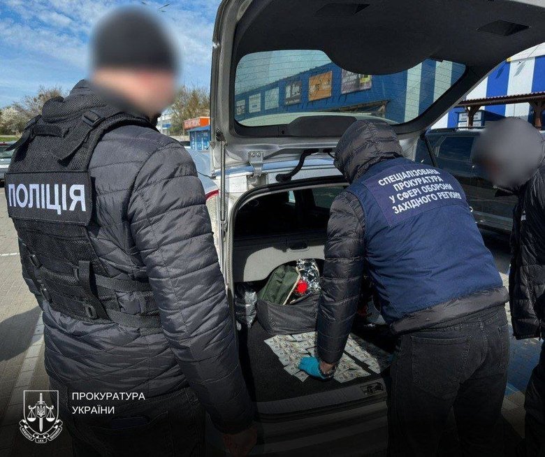 Обіцяв зняти з розшуку в Оберіг: правоохоронці викрили схему