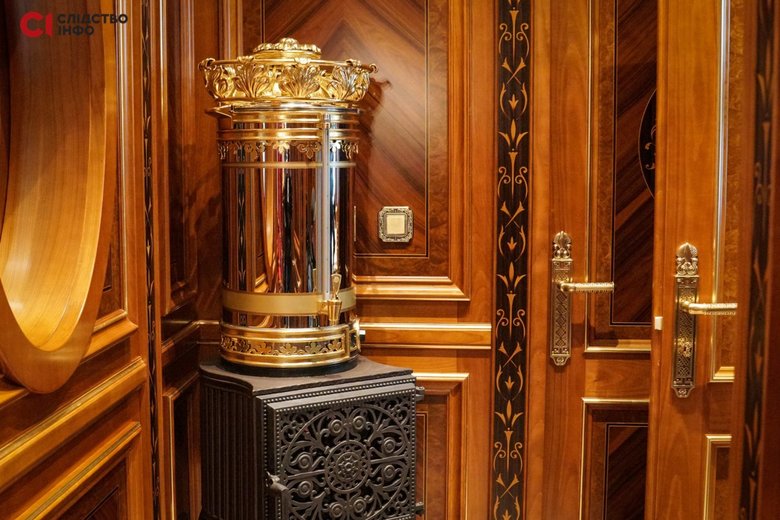 Новий золотий унітаз і герб Росії: Журналісти знайшли у Медведчука вагон-ресторан, який йому подарувала Марченко. ФОТОрепортаж 04 Новий золотий унітаз і герб Росії: Журналісти знайшли у Медведчука вагон-ресторан, який йому подарувала Марченко. ФОТОрепортаж 04