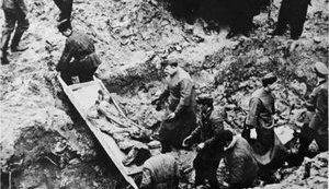 Моравецкий: Россияне убивают украинцев сейчас так, как в 1940 году убивали поляков в Катыни