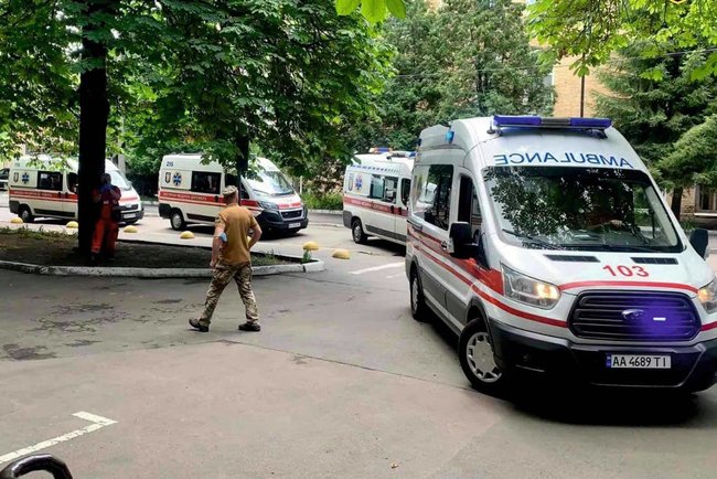 В киевский госпиталь доставили тяжелораненых воинов. Нужно много лекарств и обезболивающих, - волонтер Юсупова 01
