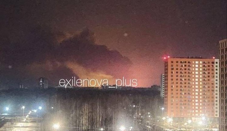 У РФ атаковано великий НПЗ у Ярославлі: на заводі спалахнули пожежі. ВІДЕО+ФОТОрепортаж