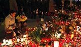 В Польше и других странах зажигают свечи и несут цветы в память о жертвах трагедии под Смоленском. ФОТОрепортаж.