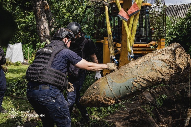 У Харкові на приватному подвір’ї знайшли та знешкодили авіабомбу