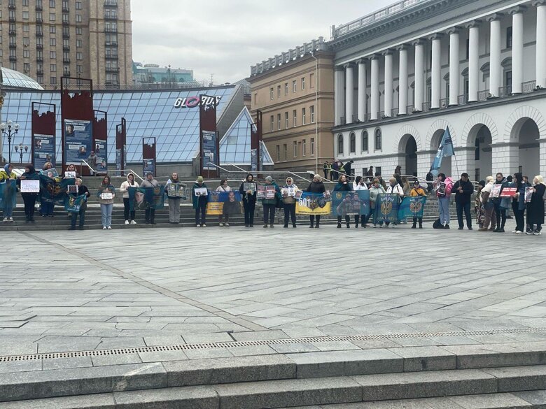 Акция в Киеве в поддержку пленных морских пехотинцев из Мариуполя