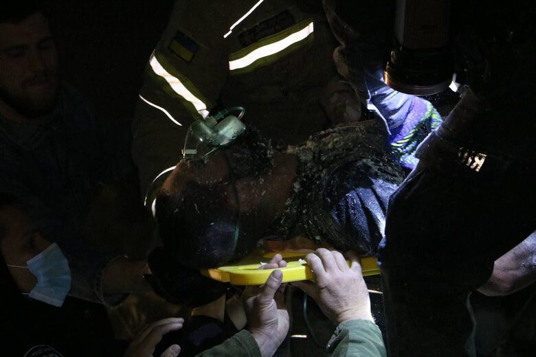 Удар по передмістю Дніпра: вночі з-під завалів будинку врятували чотирьох людей 01