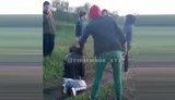 Семь человек, среди которых двое несовершеннолетних, били и унижали 19-летнюю девушку с инвалидностью: "Якби ти, бл#дь, не п#зділа, ніхто б ніх#я не знав". ВИДЕО