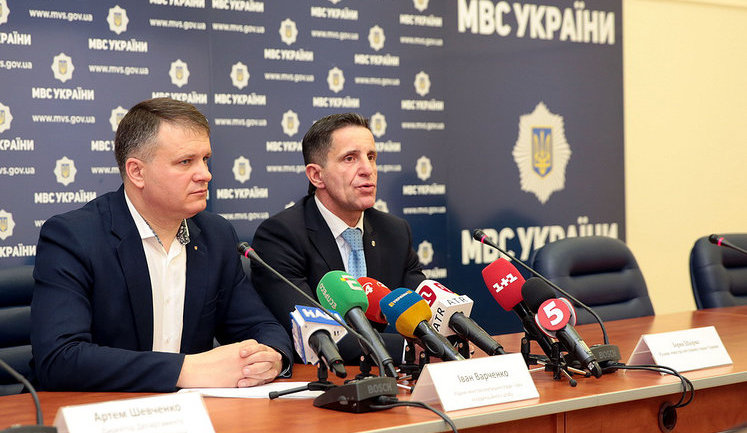 МВС буде політично нейтральним щодо обох кандидатів, які вийшли до другого туру, - радник глави МВС Варченко. ФОТО