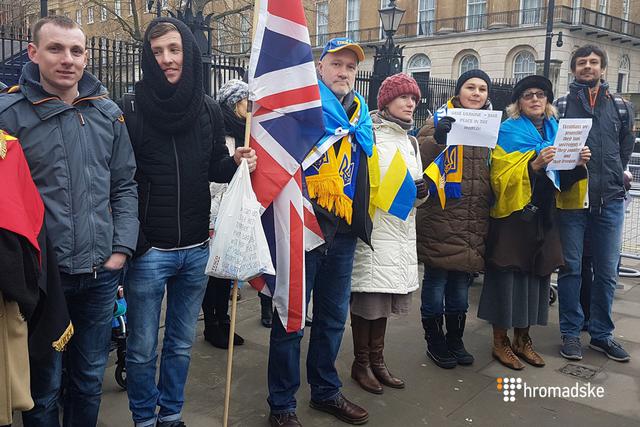 "Stop Russian aggression": protesters in London demanded stiffening sanctions against Russia 02