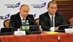 Обвинение в госизмене Медведчука означает обвинение против Путина и против Дмитрия Козака - пока еще партнеров Зеленского и Ермака по "мирным переговорам"