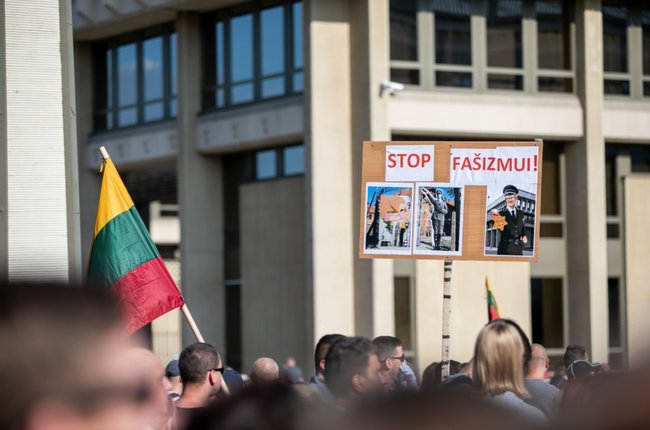 Массовые протесты против обязательной вакцинации прошли в Вильнюсе 15