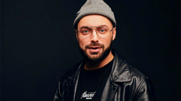 Виїжджав за дозволом Мінкульту для зйомок фільму про війну: український режисер Голубков таємно зняв кліп для російської співачки, - ЗМІ 02