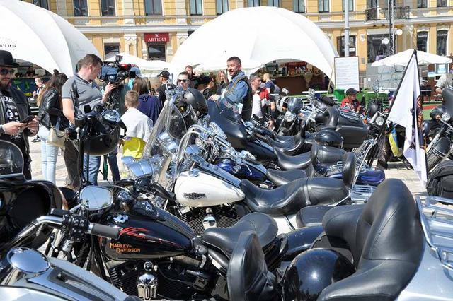 Freedom Diversity: Ukrainian bikers rode in downtown Kyiv 20