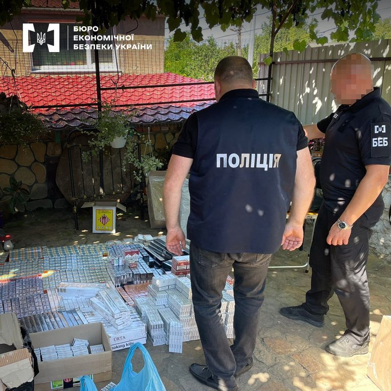 БЕБ знайшло нелегальне виробництво сигарет на Вінниччині