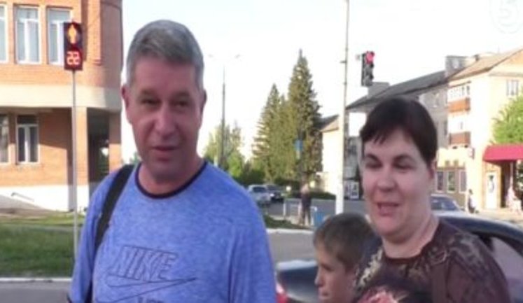 Я сім'ю вивіз, а сам залишився. Це ще квіточки, - мешканці Балаклії про вибухи на території колишнього арсеналу. ВIДЕО