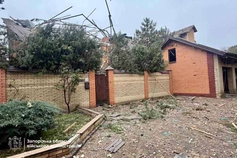 У Запоріжжі внаслідок атаки РФ частково зруйнований двоповерховий будинок