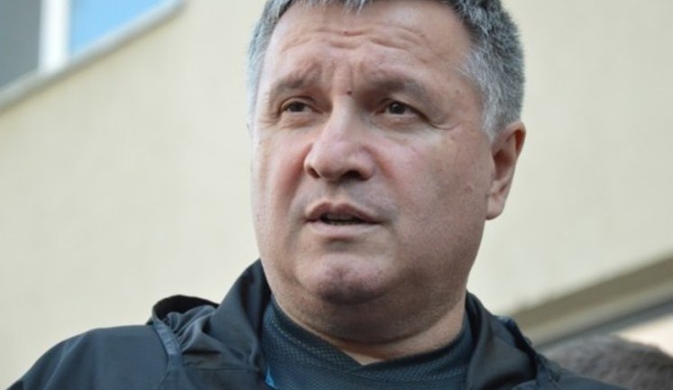 "Мерзотник. Махрового ідіота не можна ховати за старістю", - Аваков про слова Фокіна щодо війни на Донбасі, де той не бачить росіян