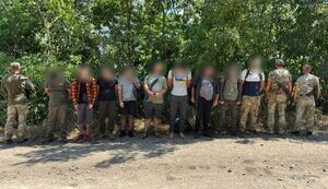 Три доби пересувалися за онлайн-вказівками: Затримано дев’ятьох чоловіків на кордоні з Молдовою, - ДПСУ. ФОТО