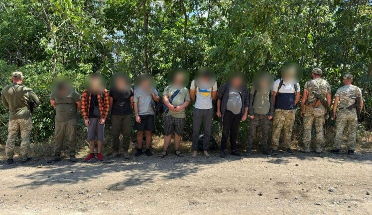 Три доби пересувалися за онлайн-вказівками: Затримано дев’ятьох чоловіків на кордоні з Молдовою, - ДПСУ. ФОТО