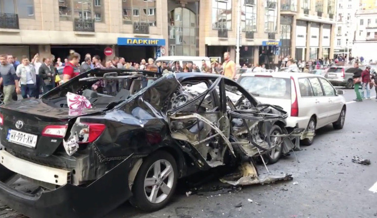 Унаслідок вибуху авто в центрі Києва загинув Тимур Махаурі - в нього виявлено документи учасника "чеченського батальйону імені шейха Мансура". ВIДЕО