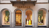 Prada купує Versace за $1,38 мільярда заради конкуренції у сфері розкоші