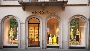 Модний дім Versace виставили на продаж