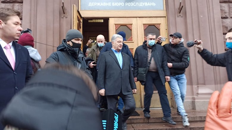 Poroshenko Refuses To Testify At SBI, Leaves Its Building 07