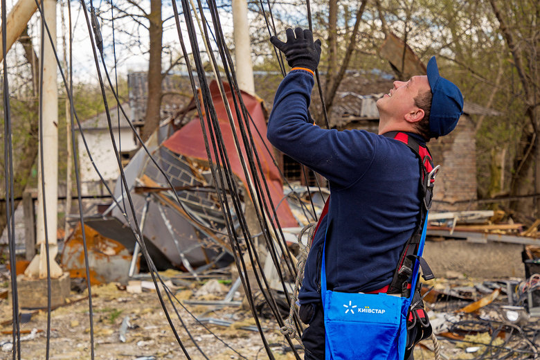 Абонент уже в мережі: як після звільнення від окупантів до українських міст повертається зв’язок 03