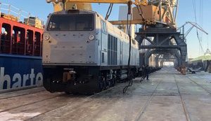 П'ять нових локомотивів General Electric прибули в Україну. ФОТО