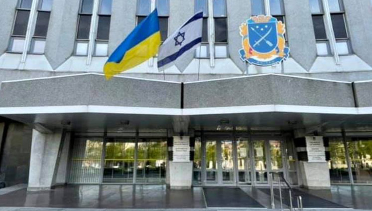 Мер Дніпра Філатов вивісив прапор Ізраїлю над міськрадою: Не на підтримку "однієї зі сторін", а за близьких, які змушені сидіти у бомбосховищах