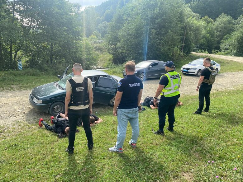 На Буковині затримано організаторів схеми незаконного перетину кордону