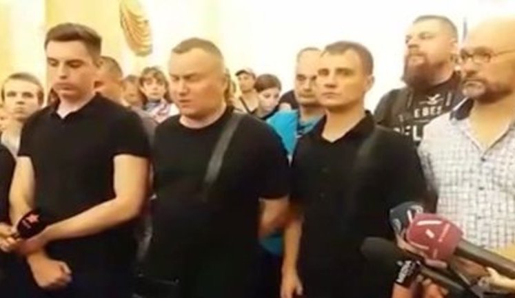 Трагедия в лагере "Виктория": после очередной потасовки активисты заняли сессионный зал Одесского горсовета. ВИДЕО