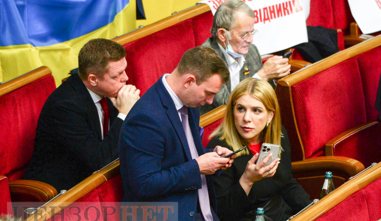Объединение "Справедливость" попросило Стефанчука изменить информационные таблички на сайте Рады касательно руководства фракции "Голос"