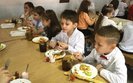 Мінестроне з вертутою, менше солі та цукру: що їстимуть діти в школах і садках?