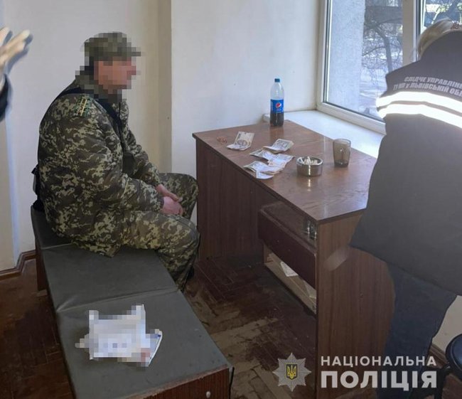 Задержан руководитель лесхоза на Львовщине, требовавший взятки за беспрепятственный отпуск древесины, - Нацполиция 02