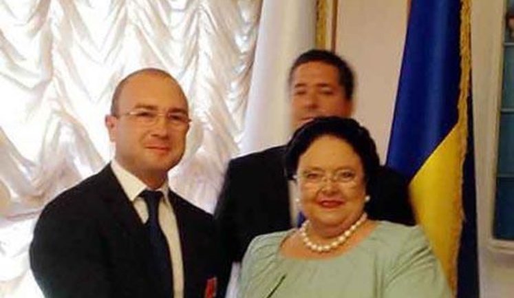 Анна на шее: Крымский министр с упоением поведал о полученном ордене от семьи граждан Романовых. ФОТОрепортаж