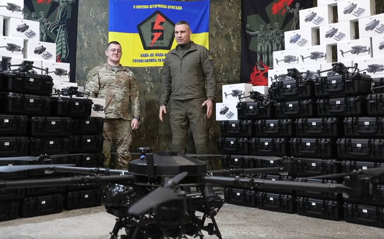Кличко передав фронту допомогу від киян
