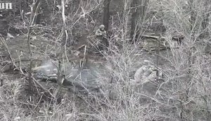 Двоє українських штурмовиків 1-го ОШП взяли в полон 8 рашистів "викуривши" їх з бліндажа. ВIДЕО