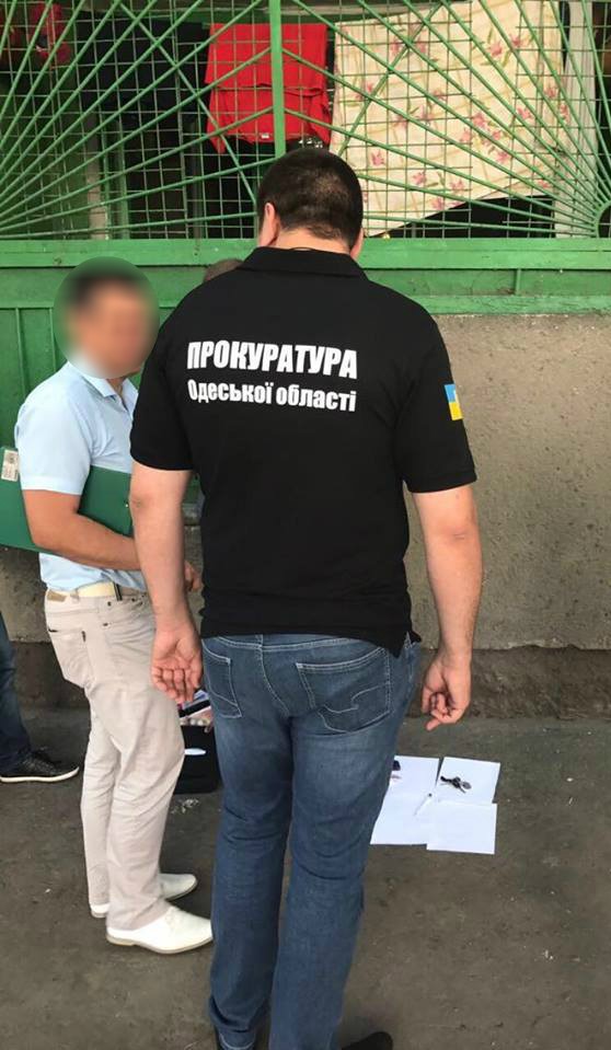 Двое одесских полицейских попались на взятке 2,5 тыс. долл., - прокуратура 01