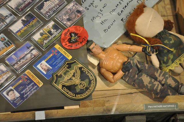 Виставка "Український Схід", присвячена АТО, відкрилася в Нацмузеї історії України у Другій світовій війні 31 Виставка "Український Схід", присвячена АТО, відкрилася в Нацмузеї історії України у Другій світовій війні 31