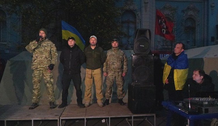 Частина протестувальників під Радою висунула нові вимоги до влади і хоче їх виконання за 5 робочих днів. ВІДЕО