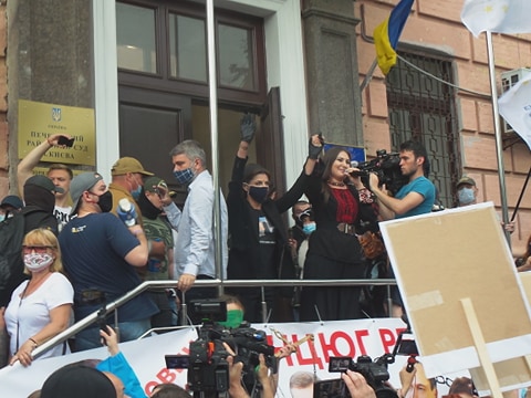 Под Печерским судом в Киеве состоялась акция в поддержку Порошенко 11