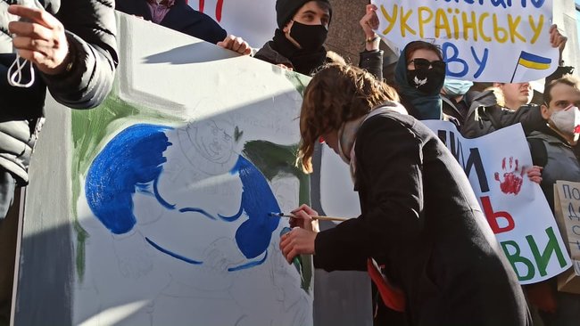Полізеш до мови - отримаєш на горіхи: активісти пікетують ВР на знак протесту проти змін до закону про державну мову 15